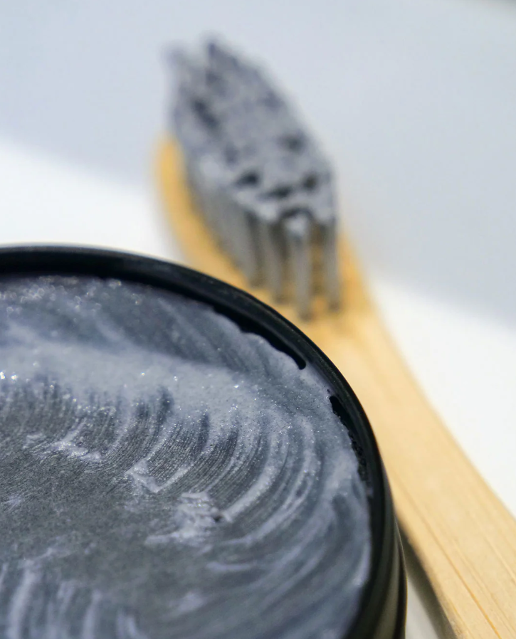 Pasta Dental Sólida de Carbón Orgánico y Menta Orgánica